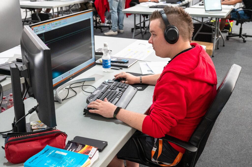 Davantage de places de formation pour les dessinateurs/trices-constructeurs/trices sur métal